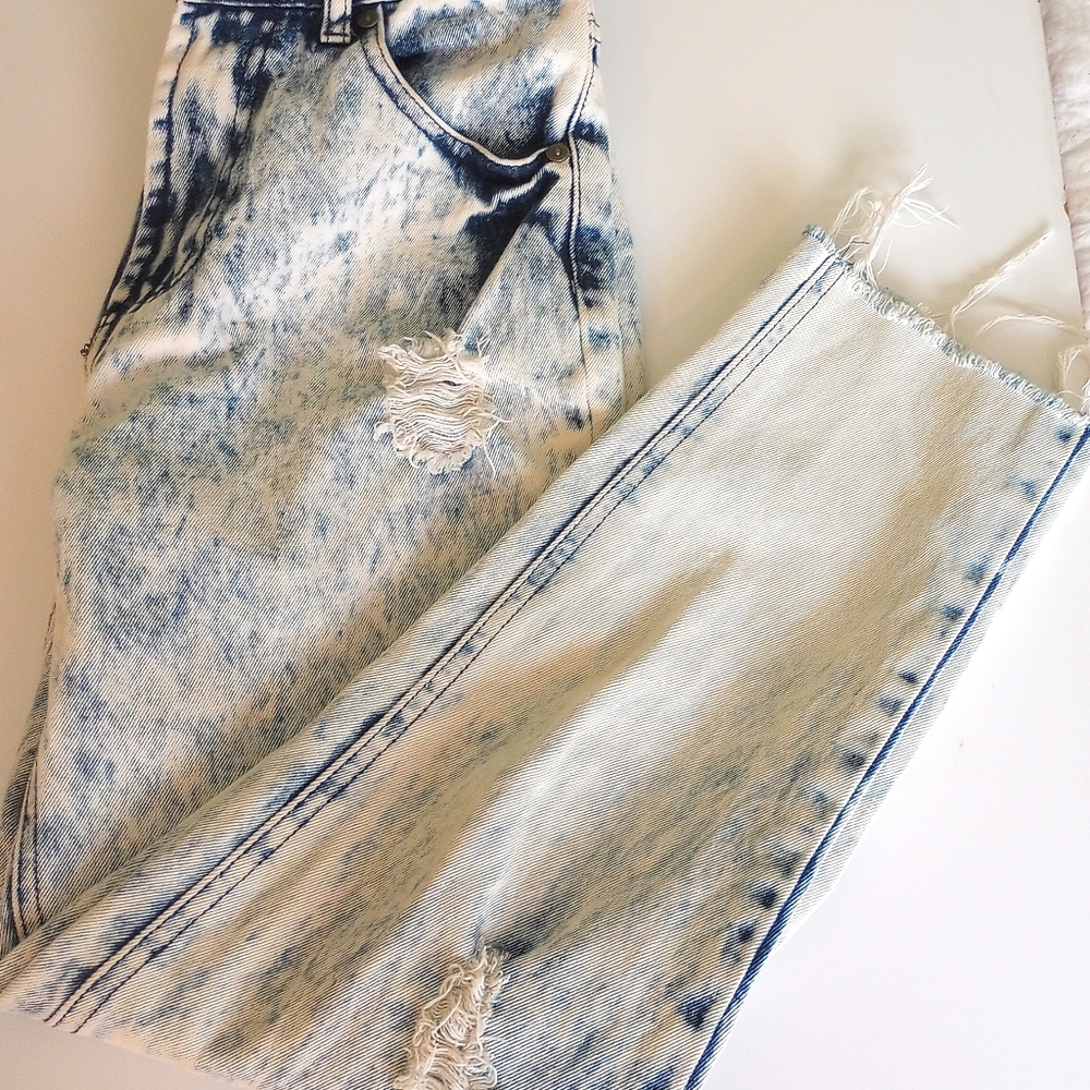 Forever 21 Bleached Denim Distressed Style Jeans Size 24 x 24